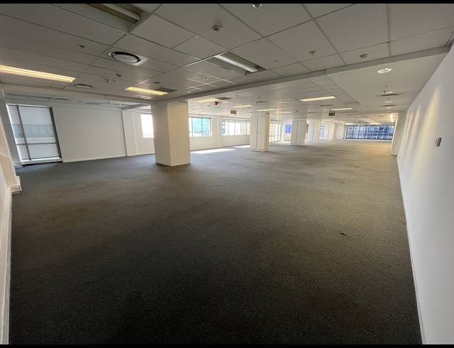 2,004M² OFFICE TO LET IN FORESHORE